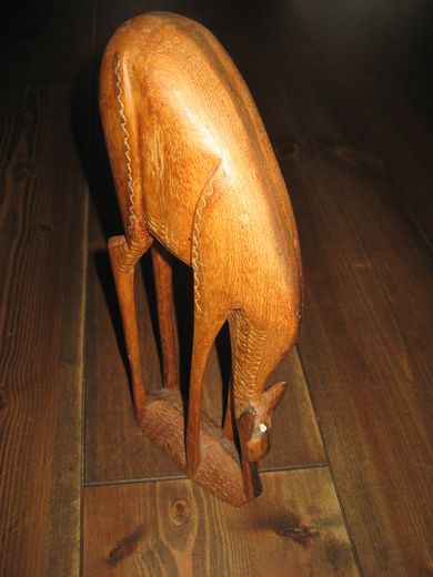 Pen hjort i teak ca 31 cm høg 70 tallet