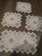 Hardangersøm 4 deler ca 17*17 og 17*34 cm store Ubrukt