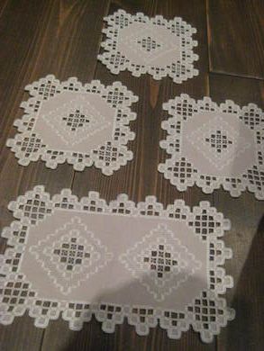 Hardangersøm 4 deler ca 17*17 og 17*34 cm store Ubrukt