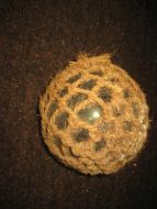 Pen stor kavlkule med pen seis brukt ved garnfiske i gamle dager ca 12 cm i diameter 30-40 tallet Dette er kule nr 2