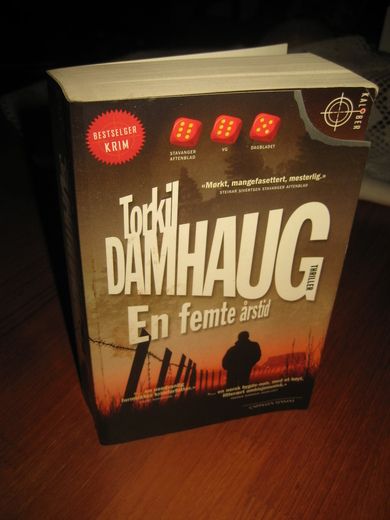 DAMHAUG: EN FEMTE ÅRSTID. 2017.