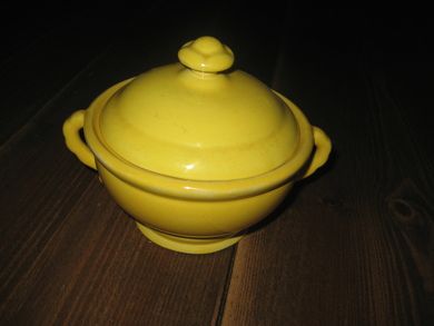 Pen skål med lokk ca 12 cm i diameter