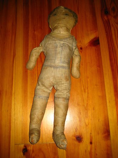 Stor og meget gammel dokke fra en gang på 1800 tallet