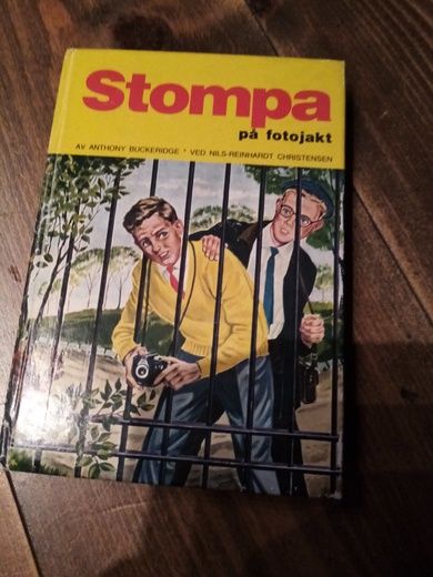 BUCKERIDGE: Stompa på fotojakt Bok nr 7 1983