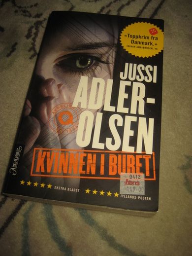 ADLER OLSEN: KVINNEN I BURET 2012