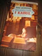 SEIERSTAD: BOKHANDLEREN I KABUL 2004