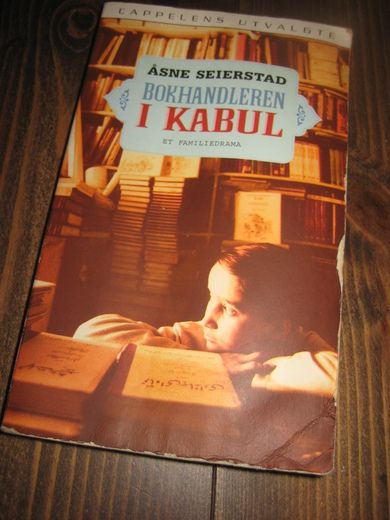 SEIERSTAD: BOKHANDLEREN I KABUL 2004