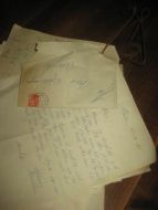 Oppheng fra 30-40 tallet brukt i krambua til å henge opp diverse viktige papir en del faktura og husketing følger med Pen i kontormiljøet i kramboda di