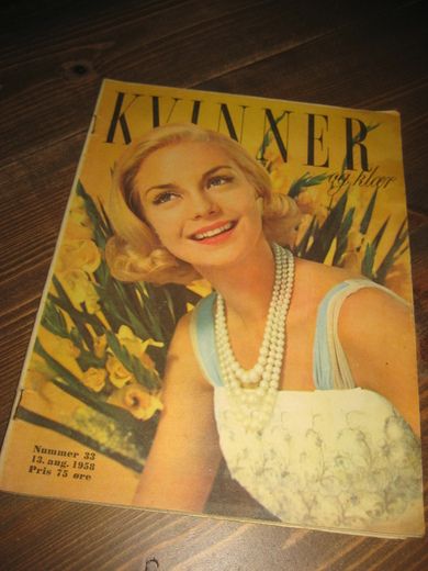 1958 nr 033 KVINNER OG KLÆR