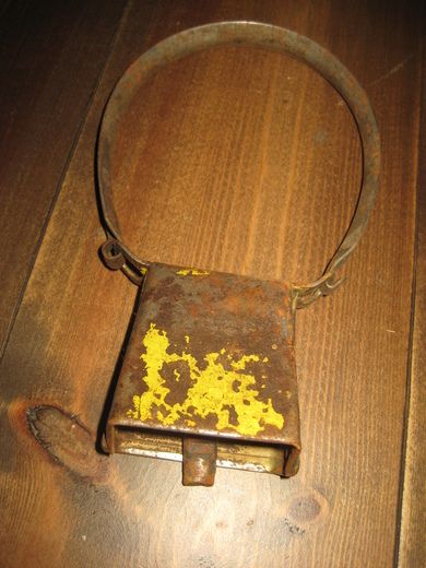 Gammel pen saue -kubjelle? Med jernklave god lyd på denne 40-50 tallet