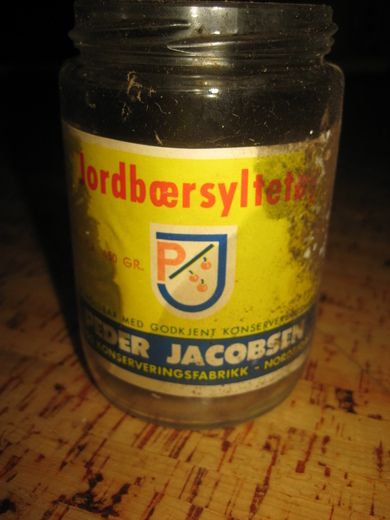 Glass uten lokk JORDBÆRSYLTE fra PEDER JACOBSEN Nordfjoreid 70 tallet