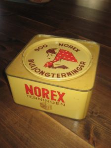 Pen boks med reklame for NOREX BULJONGTERNINGER, ca 18*18 cm stor, 9 cm høg, 50 tallet.