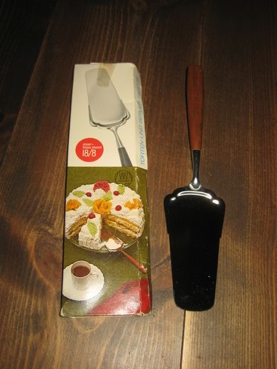 Eske med ubrukt innhold, Cake and Dessert Server, teak skaft, 70 tallet.