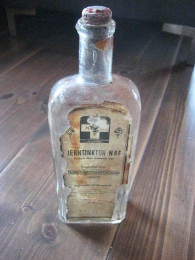 Flaske uten innhold JERNTINKTUR NAF fra Lærdal Apotek 1945