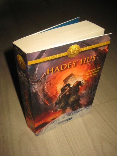 RIORDAN, RICK: HADE'S HUS. 2015.