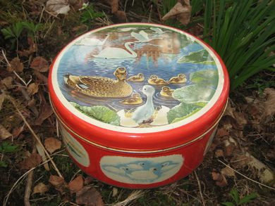 Pen boks med motiv fra H C Andersen: Den grimme elling 60 tallet