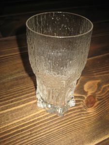 Pent glass fra 80 tallet, ca 14 cm høgt