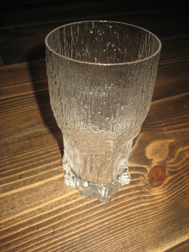 Pent glass fra 80 tallet ca 14 cm høgt