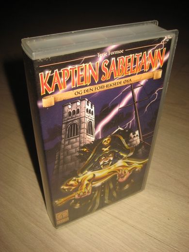 KAPTEIN SABELTANN OG DEN FORHEKSEDE ØYA. 77 MIN, 2000.