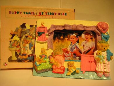 HAPPY FAMILY OG TEDDY BEAR. Spesiell og pen bilderamme til barnerommet?