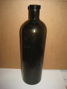 Gammel flaske…merka M8, 30-40 tallet.