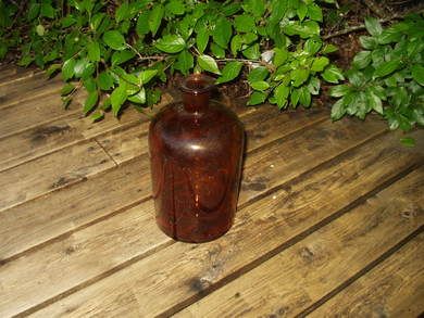 Gammel medisinflaske fra tidleg 1900 pen til så mangt…………