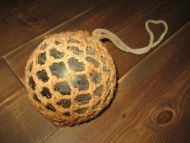 Kavlkule i TOPP stand brukt ved garnfiske i gamle dager Fra forige århundreskifte Ca 12 cm i diameter lys grønn