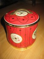 Pen engelsk kjeksboks til kjøkkenhylla? Ca 13 cm høg 12 cm i diameter 60 tallet
