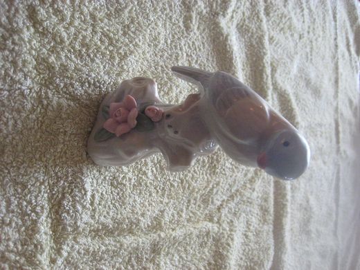 Pen porselensfigur av eldre dato ca 13 cm høg