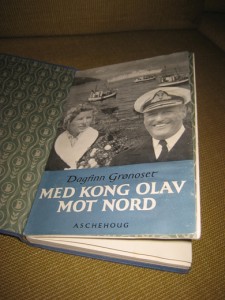Grønoset, Dagfinn: MED KONG OLAV MOT NORD. 1959.