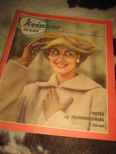 1956 nr 009 KVINNER OG KLÆR