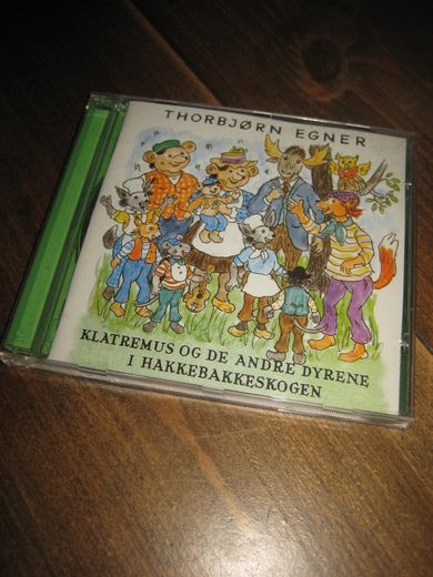 TORBJØRN EGNER: KLATREMUS OG DE ANDRE DYRENE I HAKKEBAKKESKOGEN. 2003