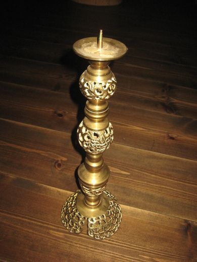Lysestake i messing ca 36 cm høg 70 tallet