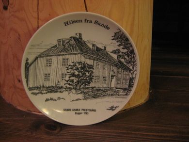 Hilsen fra SANDE SANDE GAMLE PRESTEGÅRD bygget 1783