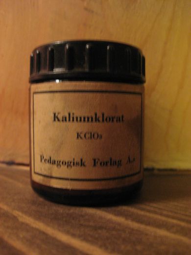 Flaske fra Pedagogisk Forlag Kaliumklorat tom flaske 70 tallet