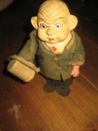 Gammel mekanisk ølgubbe drikk når vi presser på på undersida Ca 15 cm høg merka under #4# 50 tallet