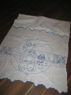 Pyntehanduk heimebrodert meget pen ca 110 cm lang 62 brei