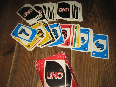 UNI spillkort