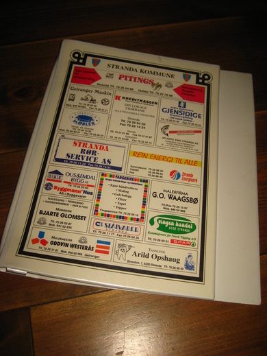 Omslag til telefonkatalog Stranda Kommune med diverse reklame 90 tallet