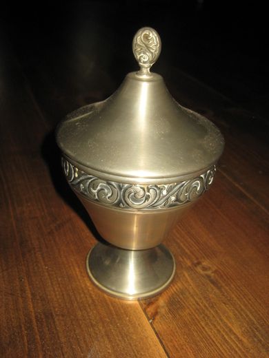 VÅG tinnvase med lokk ca 20 cm høg