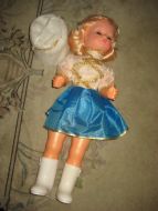 Strøken dokke som det ikke er leika med ca 67 cm høg hardplast fra 1975