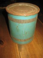 Gammel boks 40-50 tallet ca 11 cm i diameter 12 cm høg