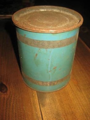 Gammel boks 40-50 tallet ca 11 cm i diameter 12 cm høg