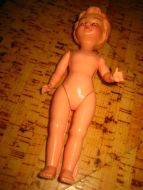 Pen CS dokke i hardplast ca 20 cm høg 60 tallet Bevegelige auger Brukt til å lage dodokker