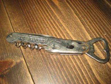 Flaskeåpner med DUBONNET reklame