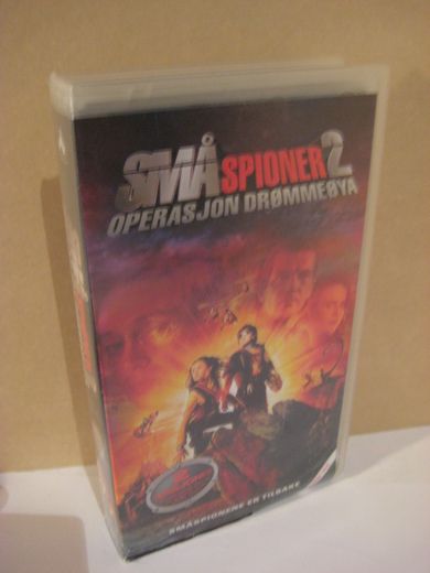 SMÅSPIONER 2 OPERASJON DRØMMEØYA 2002 7 år 2*96 min