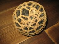 Pen kavlkule med fletting tidleg 1900 Ca 11 cm i diameter Mørk grønn Merka M