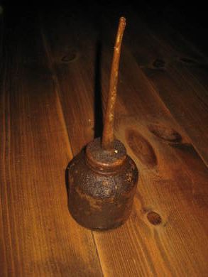 Gammel oljekanne original som den står 40-50 tallet