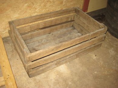 Gammel trekasse ca 87*53 cm stor 31 cm høg Handtak på begge sider 60 tallet