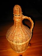 Fletta glassflaske med hank ca 35 cm høg